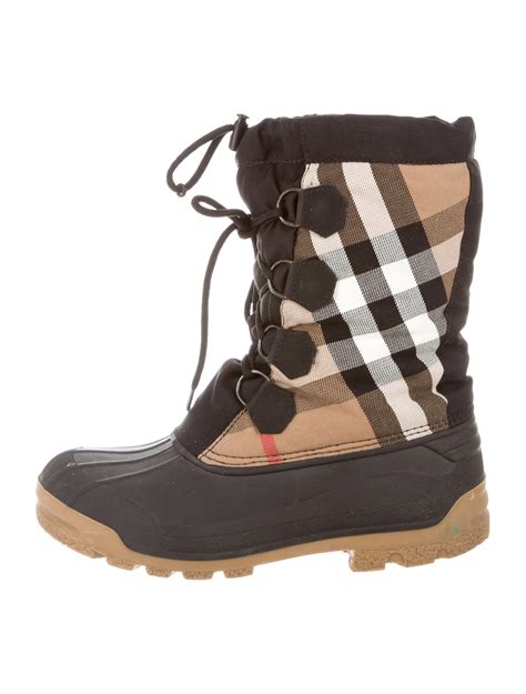 burberry wintwr boots